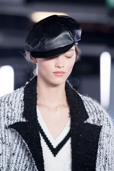Look 77
